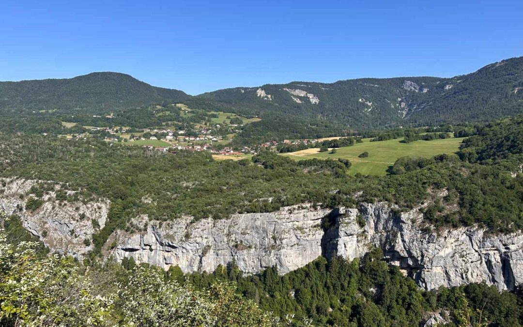 Jura - uitzicht op kloven