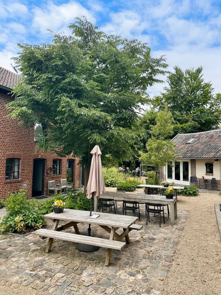 Zuid-Limburg anders: duurzaam op reis door het heuvelland 25 Binnentuin van domein Holset in Lemiers