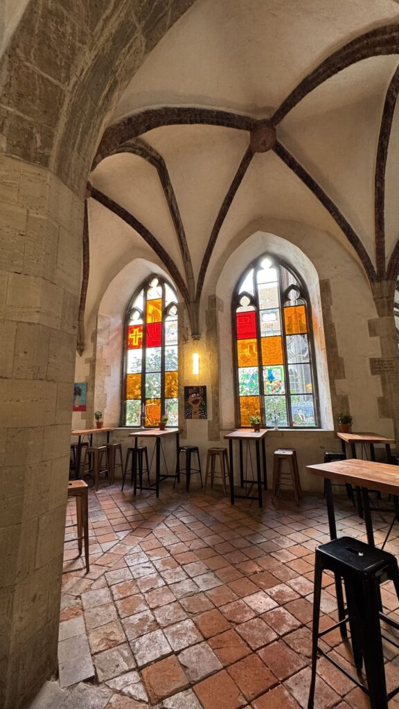 Braunschweig - Franciscaans klooster -cafe kreuzgang glas in lood