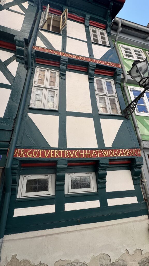wolfenbuttel - oude teksten op huis