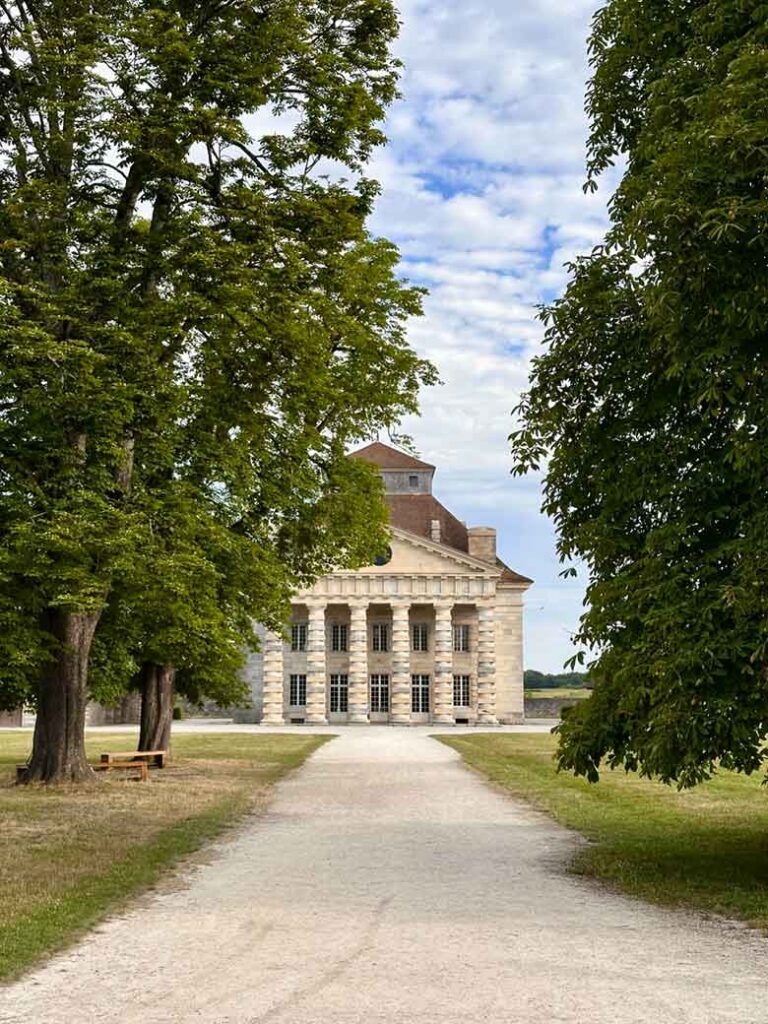 Jura: waar kalksteen, kaas en kunst samenkomen 33 Hotel koninklijke zoutziederij van Arc-et-Senans