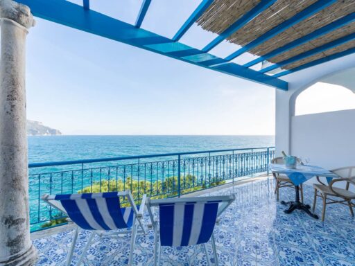 Hotel Villa San Michele - thatched-roof terrace