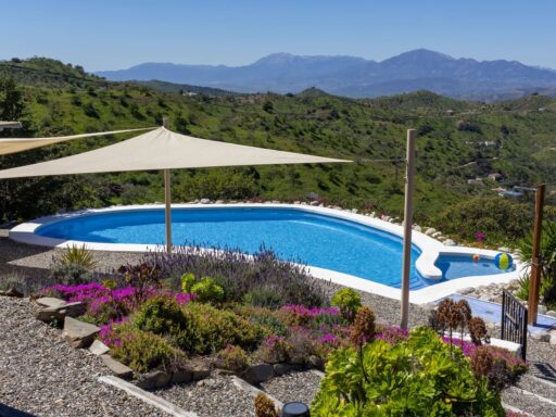 Finca las nuevas - zwembad met uitzicht en planten