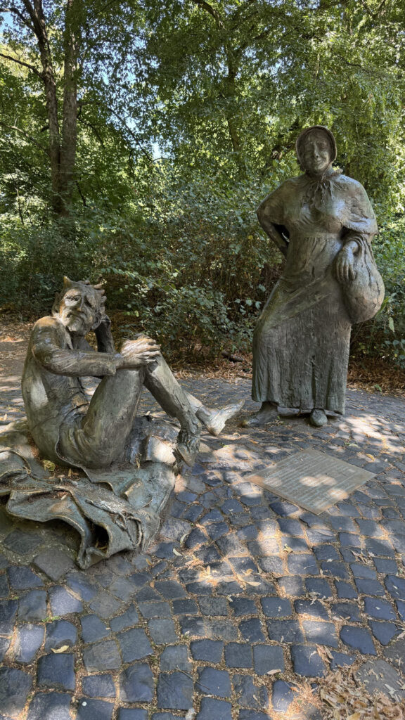 Groen Aken: citytrip met bos, biotuin en Karel de Grote 7 Aken - lousberg - marktvrouw en duivel