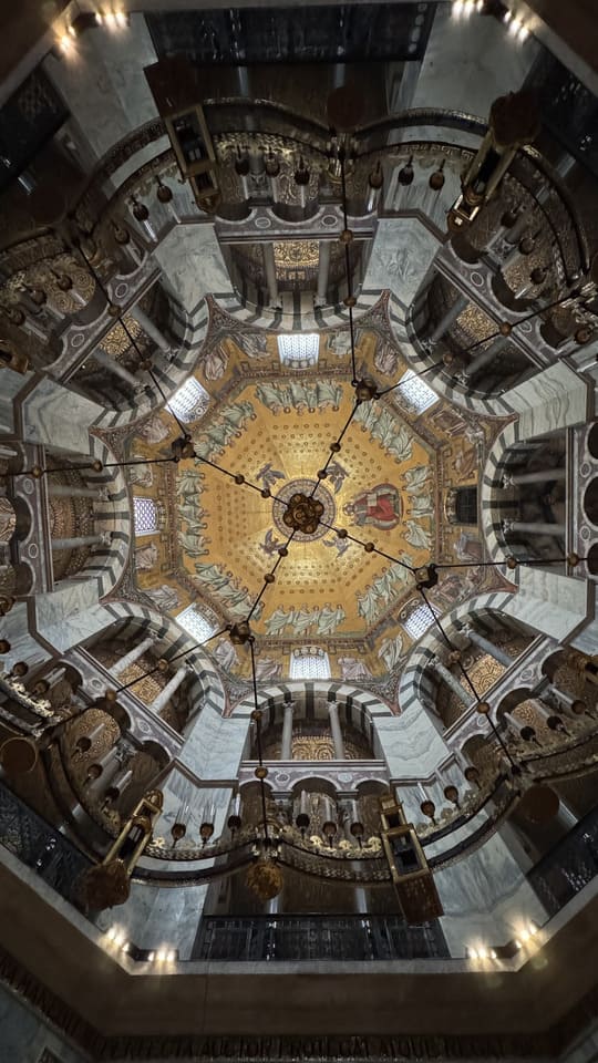 Groen Aken: citytrip met bos, biotuin en Karel de Grote 26 Aken - dom - koepel