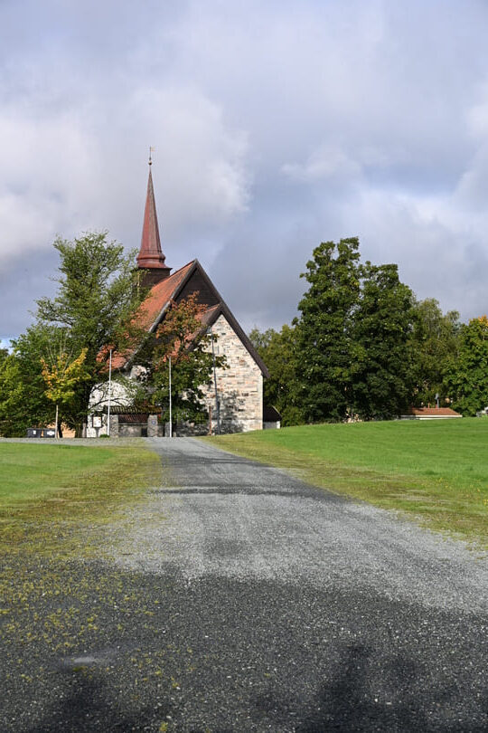 St. Olavsleden wandelen: pelgrimsroute van Zweden naar Trondheim in Noorwegen 10 stiklestad - kerk