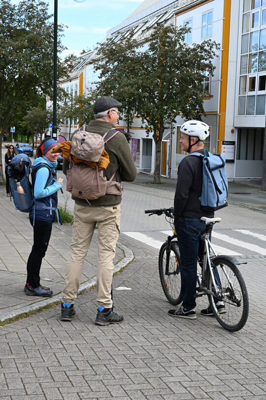 st olavsleden - levanger - in gesprek op straat