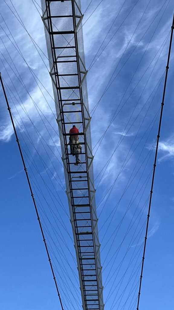 Arouca 516 lopen over de hangbrug - van onder