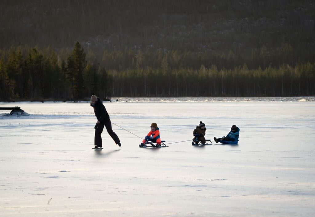 Friluft-Sweden - Sledding on the Lake
