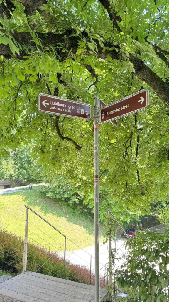 Ljubljana bordjes wandelroute kasteel