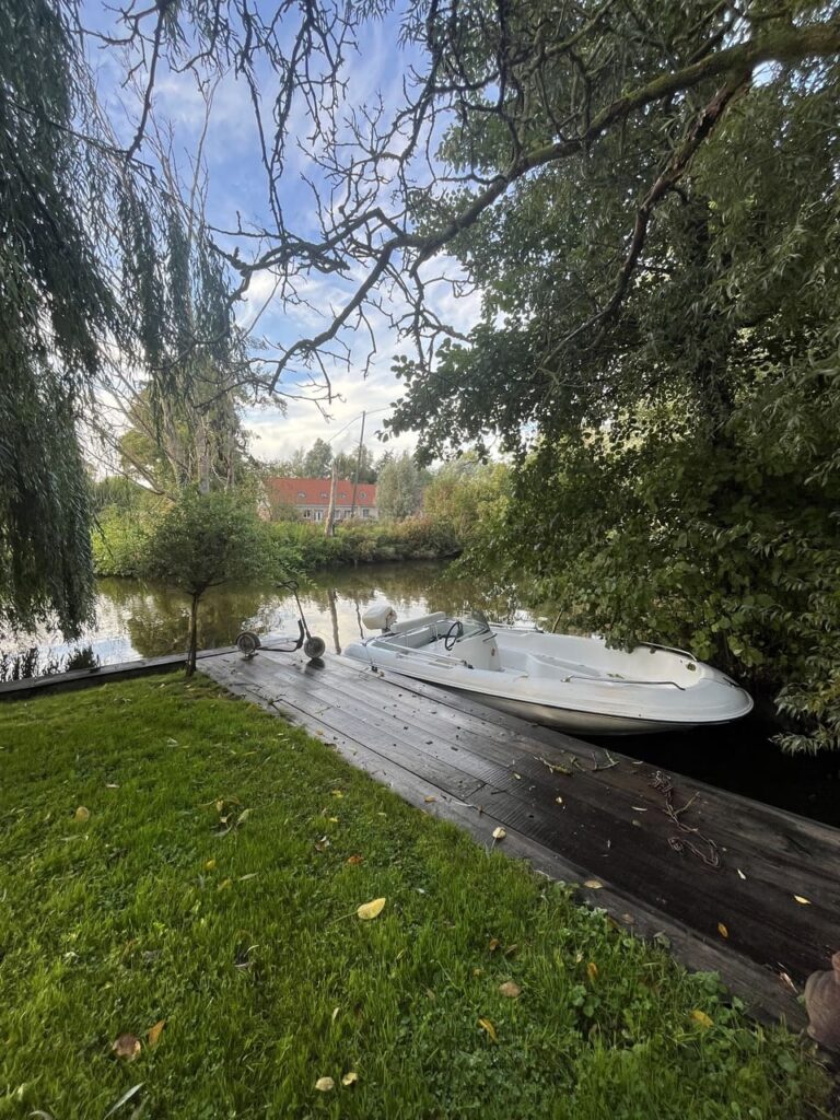 overnachting moeras saint-omer - steiger met boot