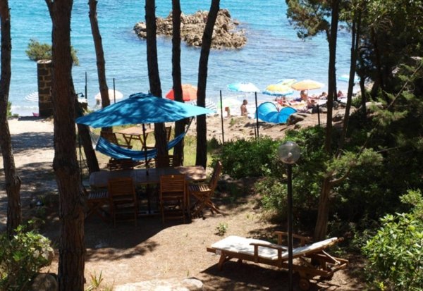 I Liberotti - Sardinie - ligbed tuin - strand