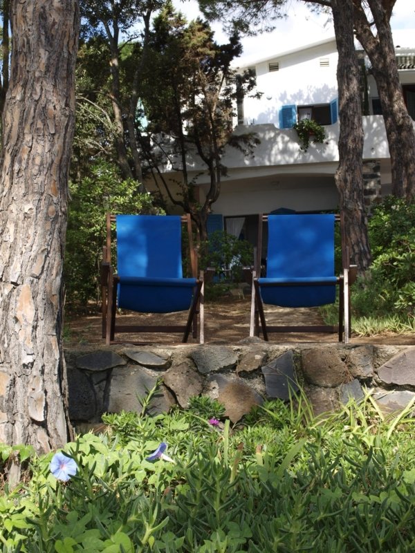 I Liberotti - Sardinie - stoelen in tuin