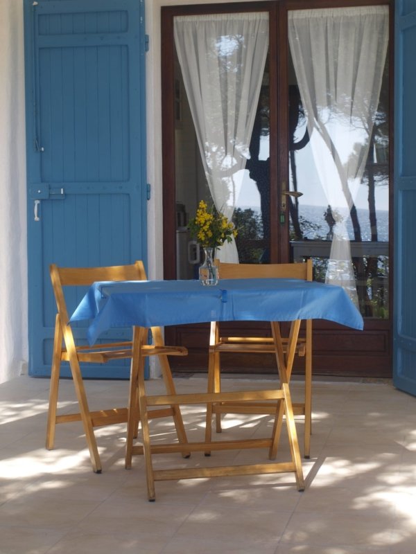 I Liberotti - Sardinie - kamer Ginepro - tafel