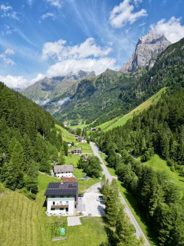 Nature House - luchtfoto huis en bos