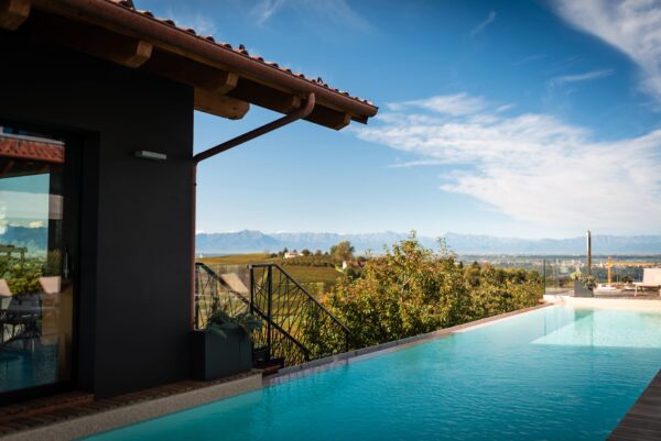 Vineho - infinity pool